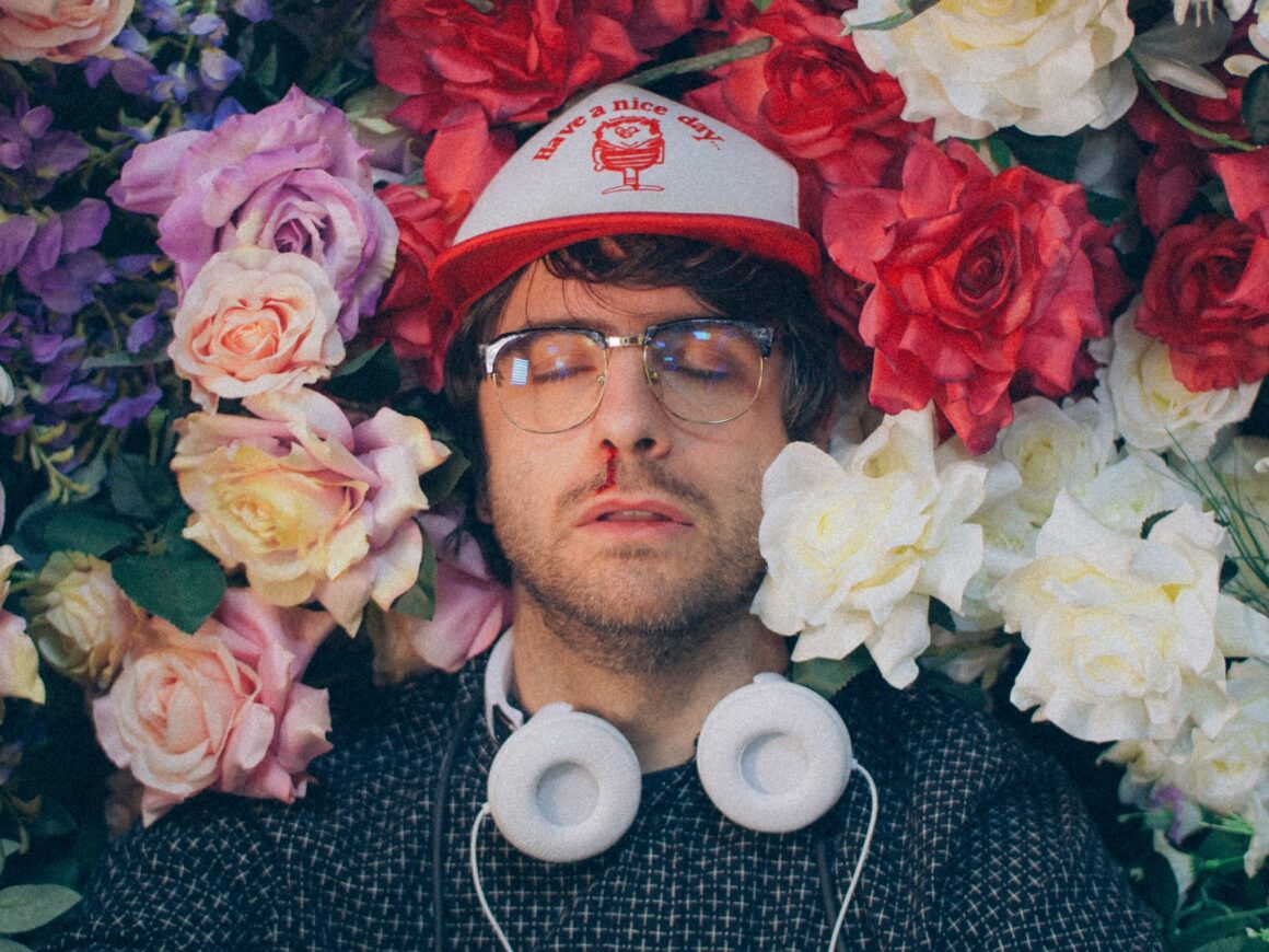 1 (2) Elogio della stranezza