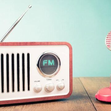Storie in diretta: quando la radio flirta con i podcast