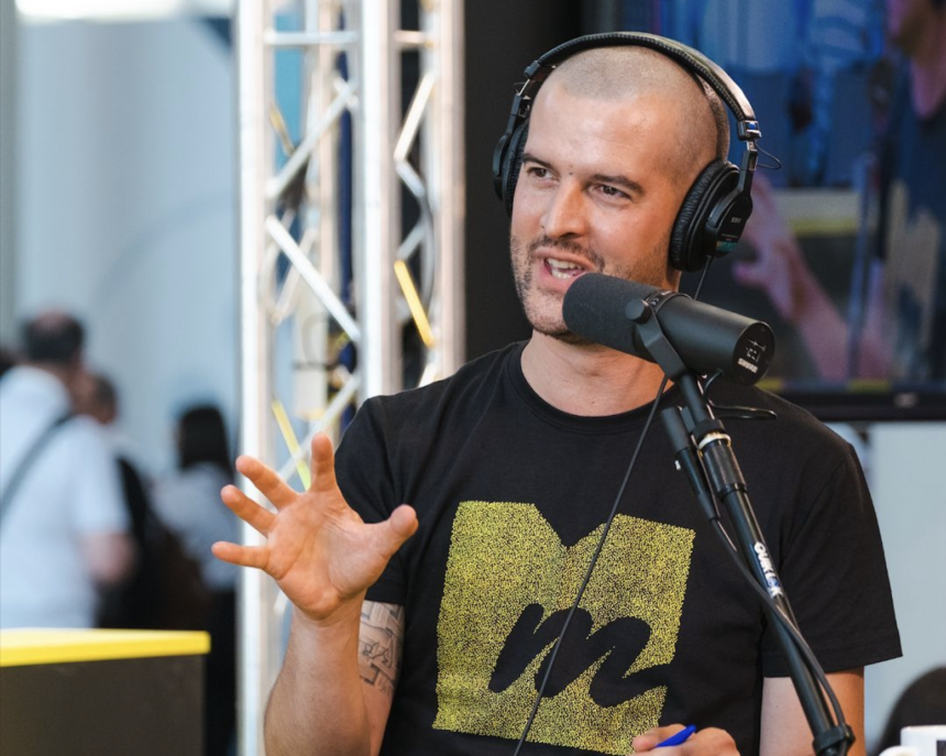 Ogni giorno dal 2017 Mario Moroni registra in un mulino un podcast sull’innovazione